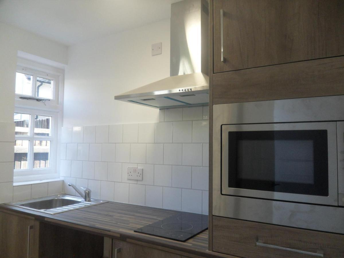 Lancaster Apartment *